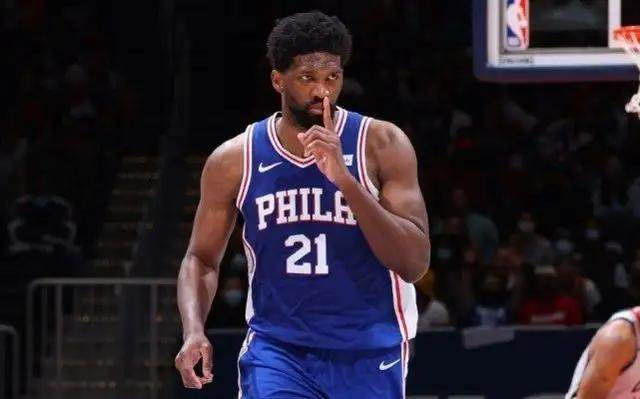 DB电竞平台入口-怀念前任嫌弃现任 恩比德抱怨之前应先做好自己